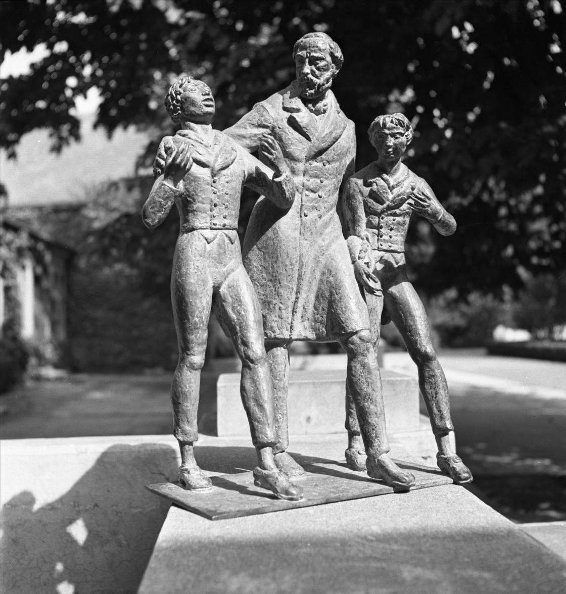 Archival photograph of Robert E. Lee sculpture by Carl Milles 