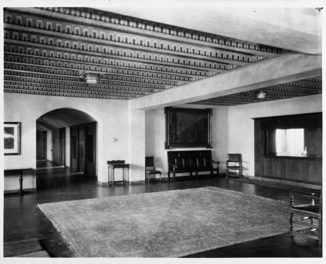 Eliel Saarinen (Architect), Cranbrook School for Boys, Hoey Hall, South Lobby. Photography from the Detroit News, 1927; Photograph Collection of Cranbrook Archives (CEC3680).