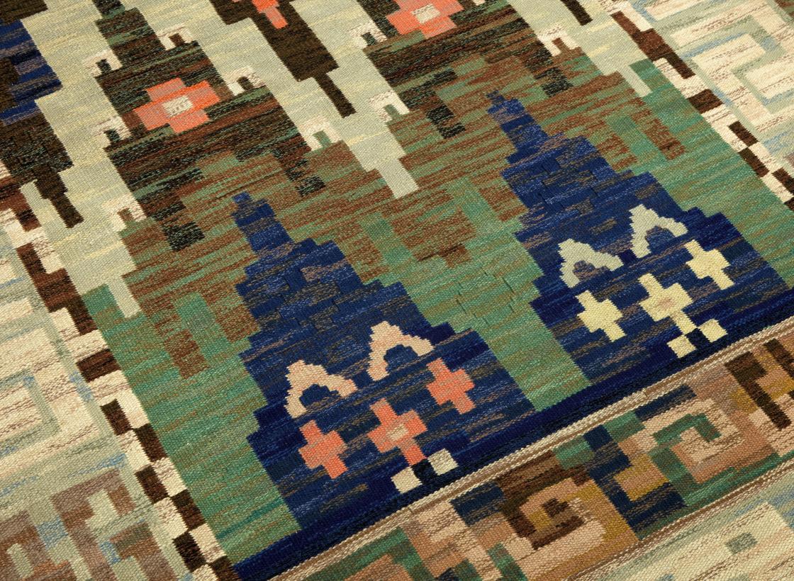 Photograph of a Loja Saarinen designed rug