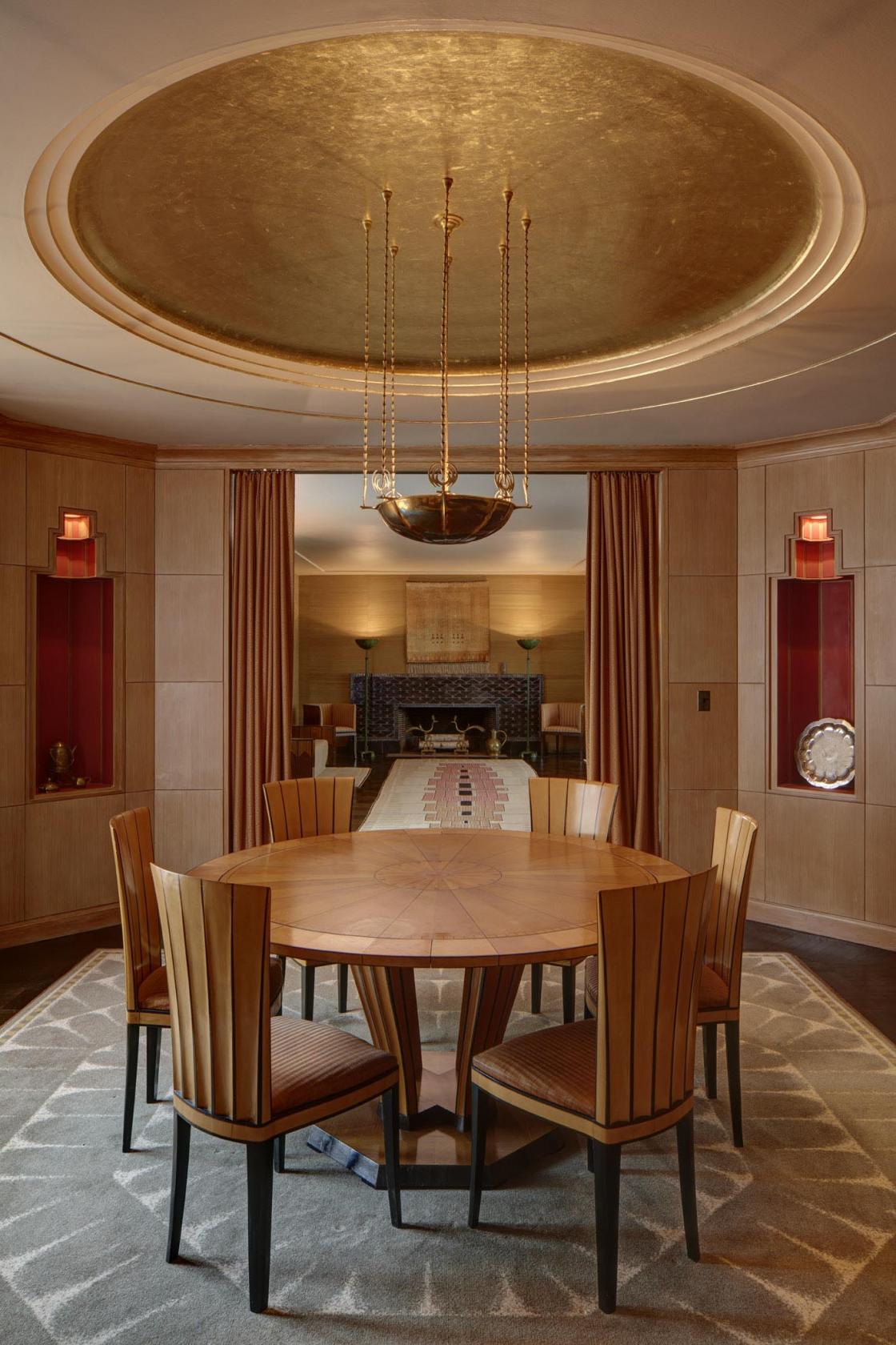 Photograph of Saarinen House dining room