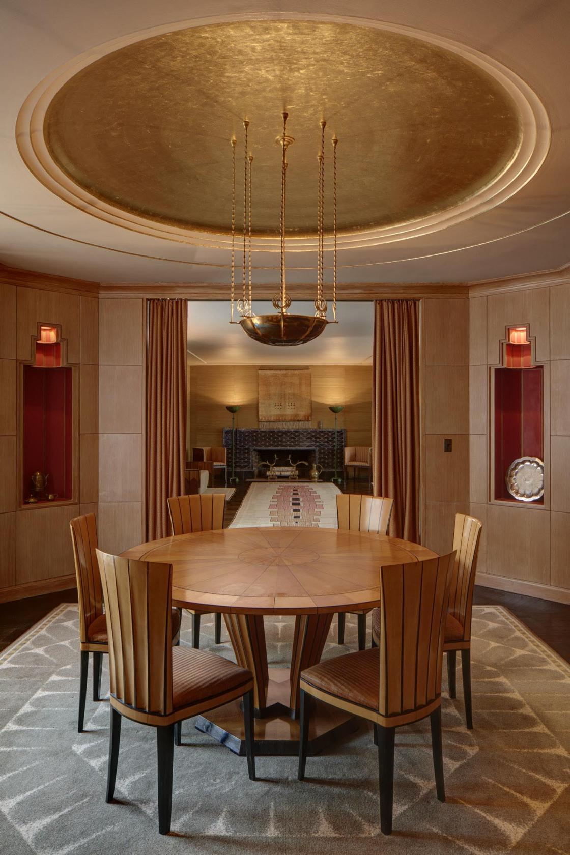 Photograph of Saarinen House dining room